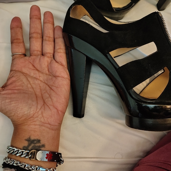 Elegant Black Women's Heels - Picture 5 of 5
